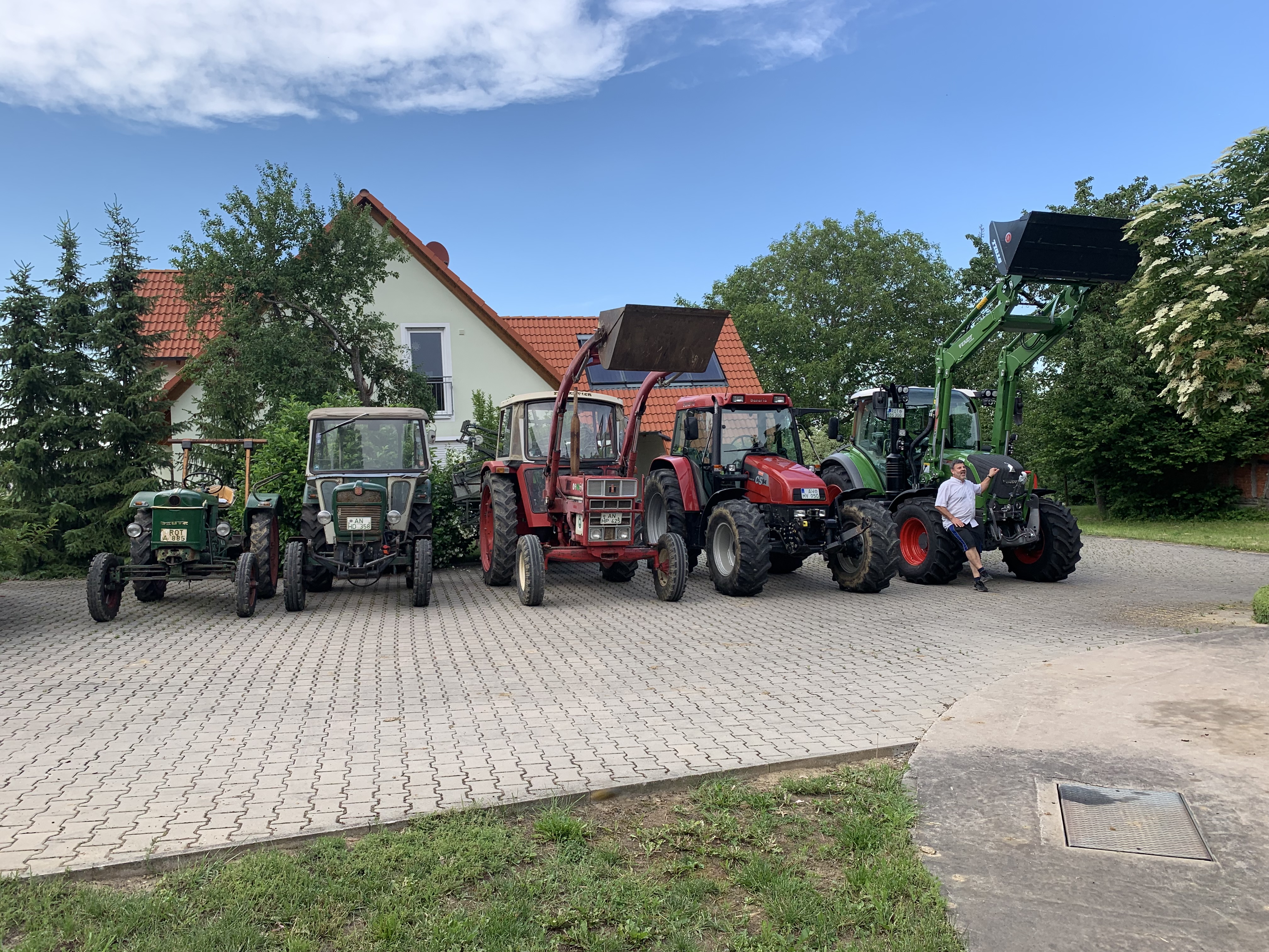 Schlepper und Technik der Ströbel Agrar GbR